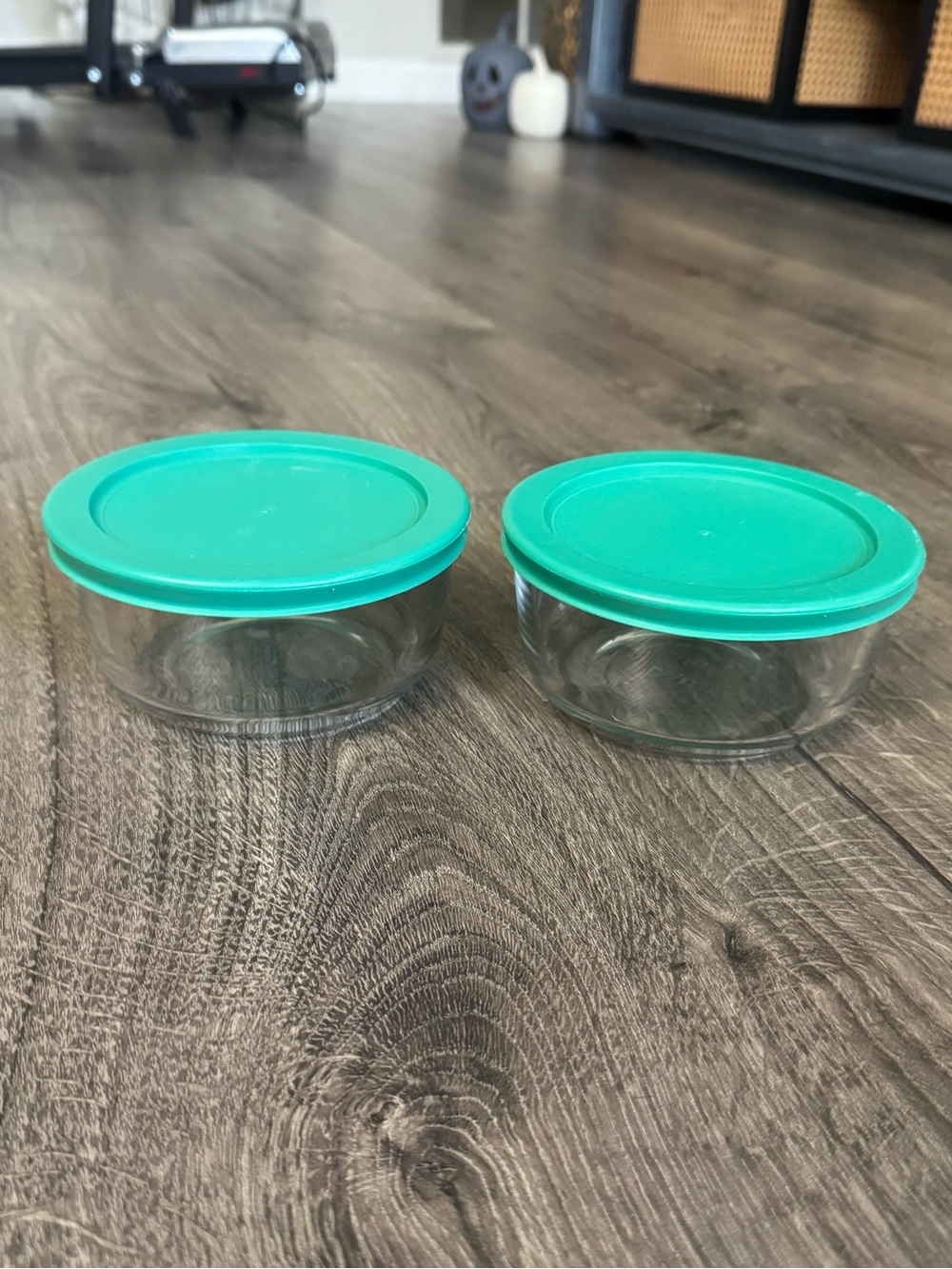Pyrex 2 Cup Round Glass Storage Bowl with Replacement Lids